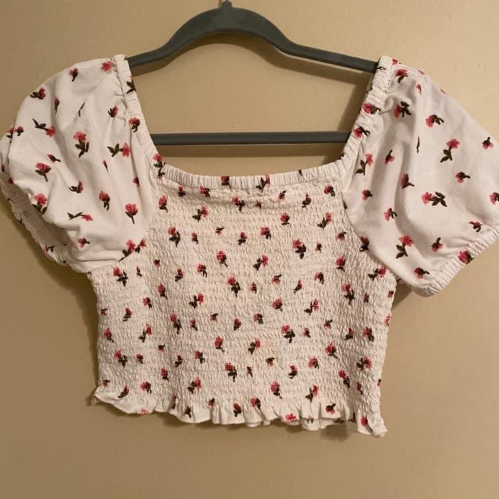 Cute floral white crop top - Picture 2 of 2